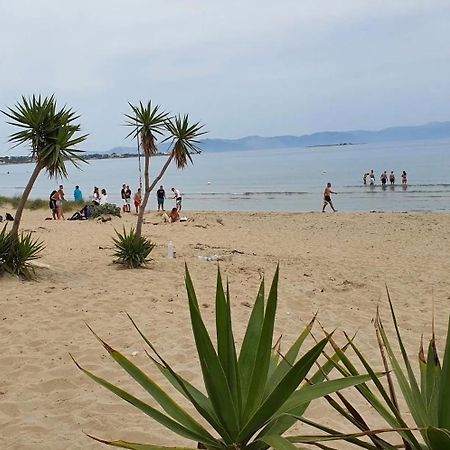 Blue Air Apartment 1Minute From Sea, 15 Min From The Airport Artemis City Center Bagian luar foto