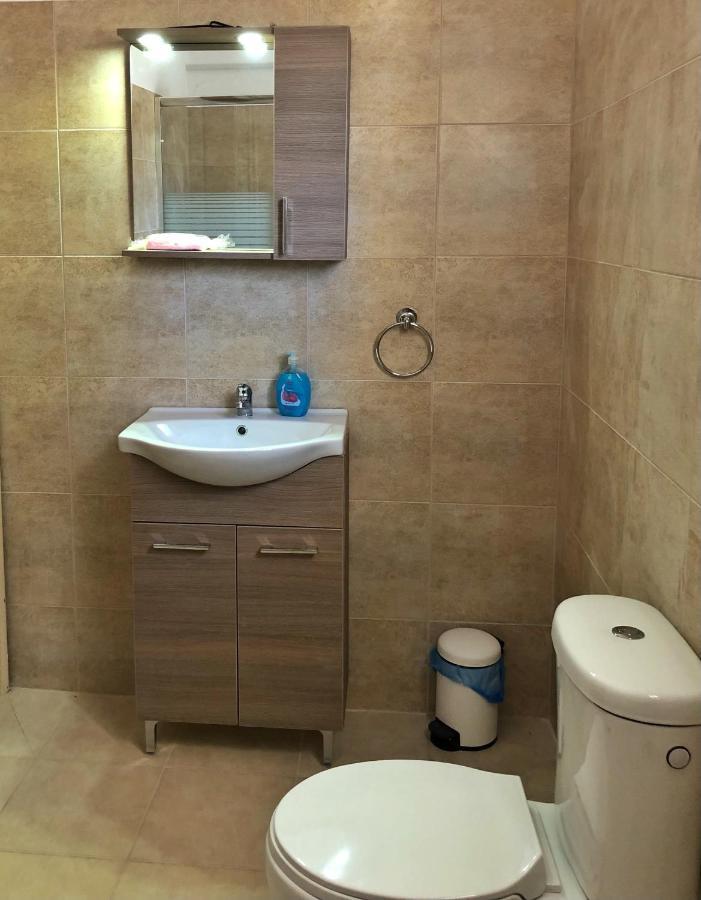 Blue Air Apartment 1Minute From Sea, 15 Min From The Airport Artemis City Center Bagian luar foto