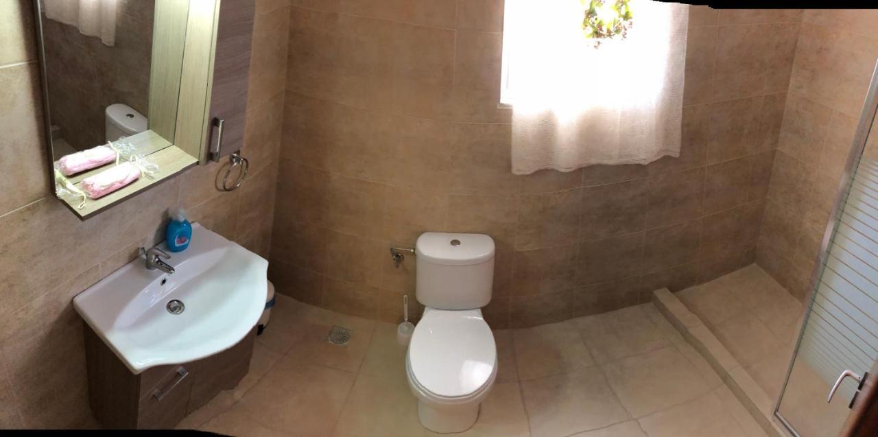 Blue Air Apartment 1Minute From Sea, 15 Min From The Airport Artemis City Center Bagian luar foto