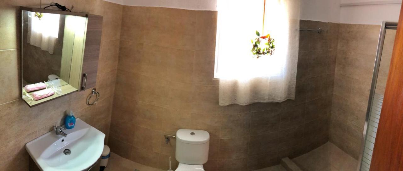 Blue Air Apartment 1Minute From Sea, 15 Min From The Airport Artemis City Center Bagian luar foto