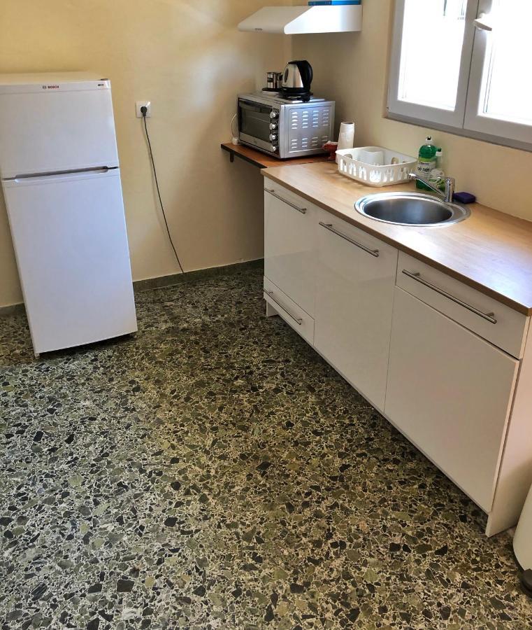 Blue Air Apartment 1Minute From Sea, 15 Min From The Airport Artemis City Center Bagian luar foto